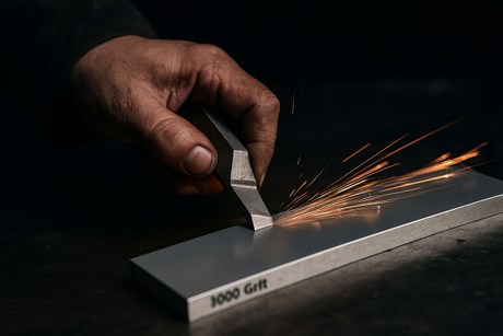 Sharpening-Carbide-and-Tungsten-Tools-with-Diamond-Stones.jpg