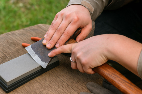Outdoor-tools-sharping.jpg